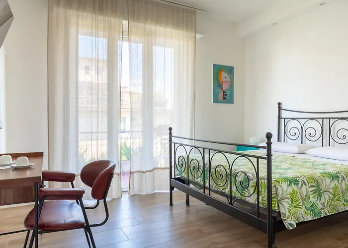 Matrimoniale Con Bagno Privato-struttura Condivisa Con Host-CASA ENEA